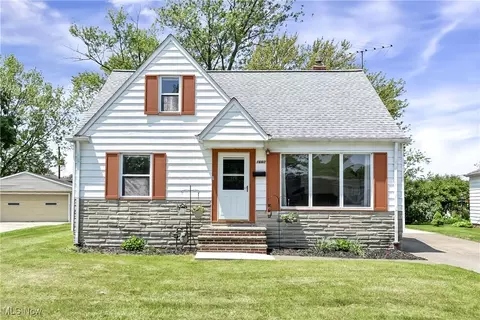 1660 Ridgeview Dr, Wickliffe, OH 44092