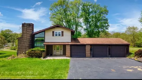 1517 Rolling Acres Rd, New Cumberland, WV 26047