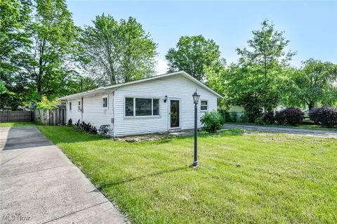 332 Morgan Ave, Elyria, OH 44035 photo 2