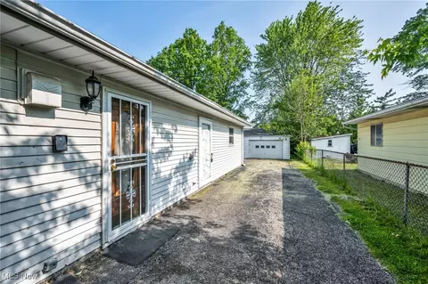 332 Morgan Ave, Elyria, OH 44035 photo 4