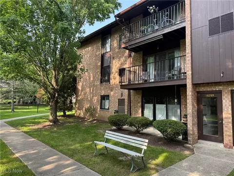 16395 Heather Ln #203, Middleburg Heights, OH 44130