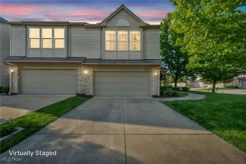 29027 Nottingham Ct, Olmsted Twp, OH 44138