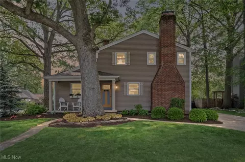 577 Canterbury Rd, Bay Village, OH 44140