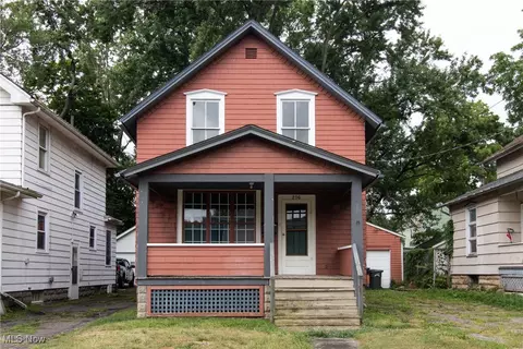 216 Howe St, Elyria, OH 44035 photo 1