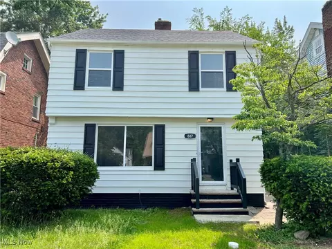 887 Yellowstone Rd, Cleveland Heights, OH 44121