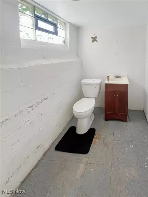 Bath - 1541 E 196 St, Euclid, OH 44117 photo 3 of 3