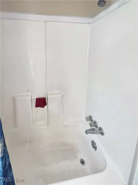 Bath - 1541 E 196 St, Euclid, OH 44117 photo 1 of 3