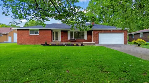 525 Cynthia Dr, Campbell, OH 44405