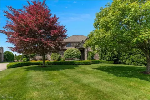 7878 Tuscany Dr, Poland, OH 44514