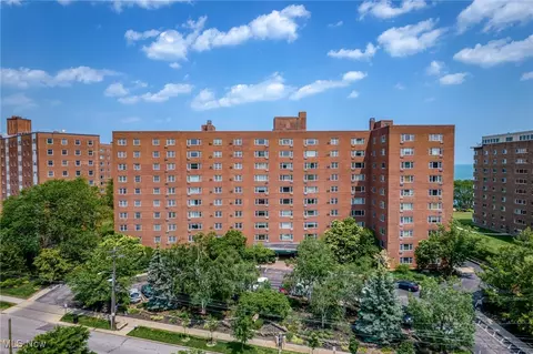 11820 Edgewater Dr #717, Lakewood, OH 44107
