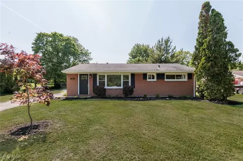 11024 Henning Dr, Chardon, OH 44024