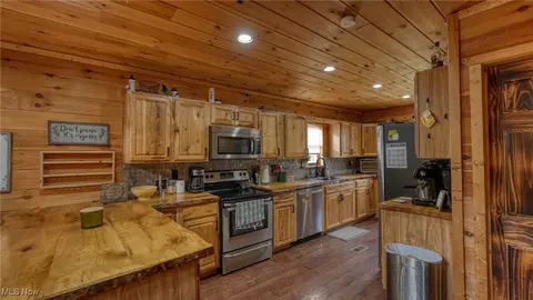 Kitchen - 8498 Euga Rd, Newcomerstown, OH 43832 photo 1 of 2