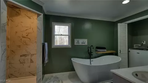 Bath - 8498 Euga Rd, Newcomerstown, OH 43832 photo 2 of 5