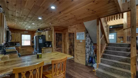Entry Way - 8498 Euga Rd, Newcomerstown, OH 43832 photo 3 of 9