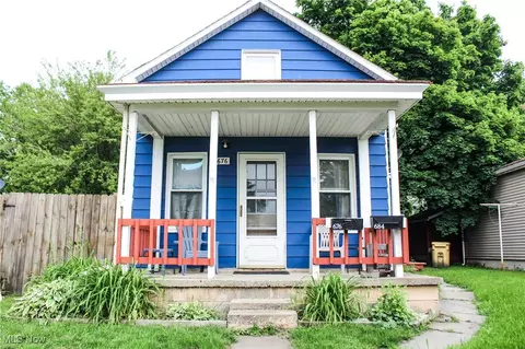 676 E 3rd St, Salem, OH 44460