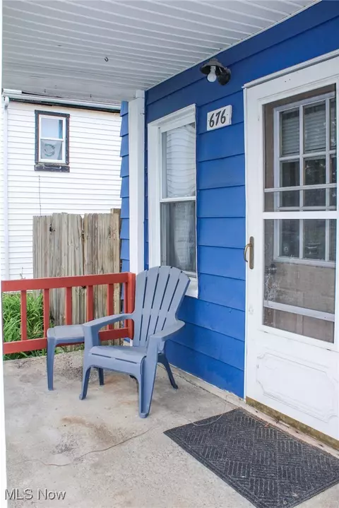 Exterior - 676 E 3rd St, Salem, OH 44460 photo 3 of 6