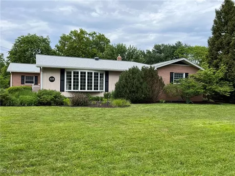 325 Beaumont Dr, Fairlawn, OH 44333