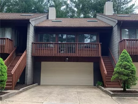 2274 Pine Top Ct, Akron, OH 44319