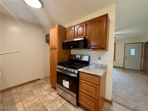 Kitchen - 5055 Fleming Ave, Lorain, OH 44055 photo 2 of 2