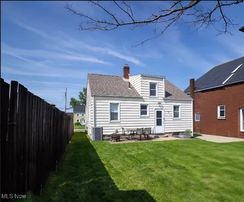 Exterior - 208 Como St, Struthers, OH 44471 photo 3 of 4
