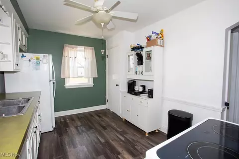 Kitchen - 208 Como St, Struthers, OH 44471 photo 2 of 2