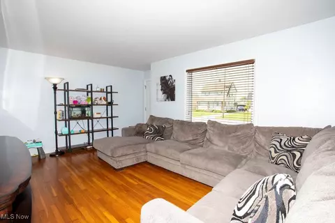 Living - 208 Como St, Struthers, OH 44471 photo 1 of 1
