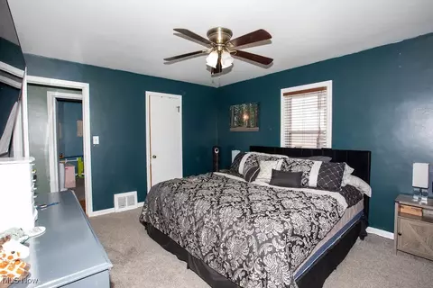 Bedroom - 208 Como St, Struthers, OH 44471 photo 2 of 2