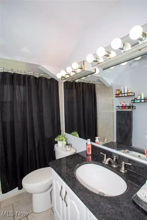 Bath - 208 Como St, Struthers, OH 44471 photo 1 of 1