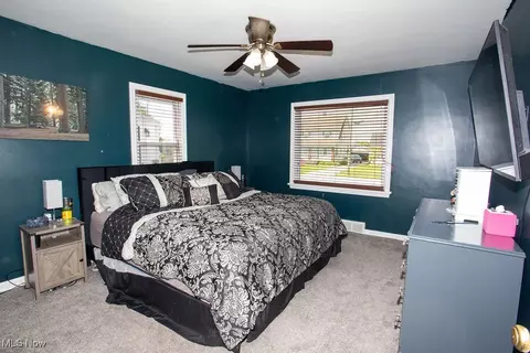 Bedroom - 208 Como St, Struthers, OH 44471 photo 1 of 2