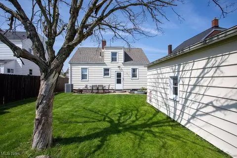 Exterior - 208 Como St, Struthers, OH 44471 photo 4 of 4