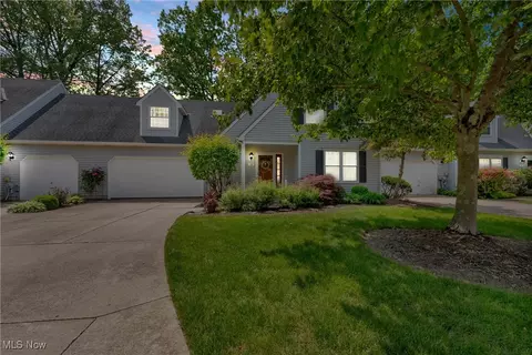 30 Dover Place Ln, Northfield, OH 44067