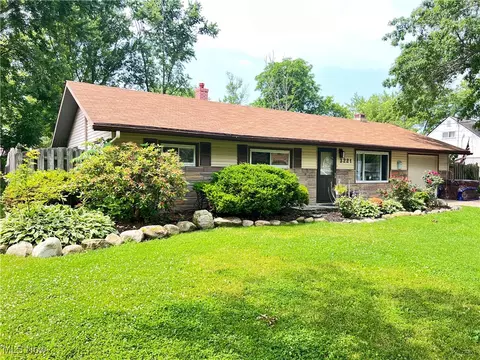3221 Greenfield St NW, Warren, OH 44485