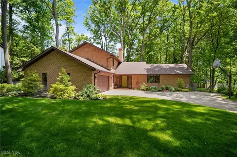 3021 Harriett Rd, Silver Lake, OH 44224