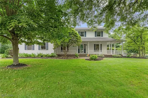 6130 Lakemoor Cir NW, Canton, OH 44718