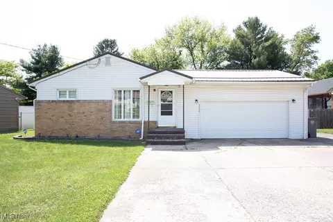 3730 Baymar Dr, Youngstown, OH 44511
