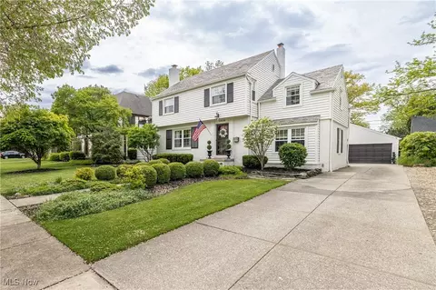 1020 Parkside Dr, Lakewood, OH 44107