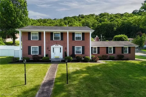 327 Country Club Blvd, Weirton, WV 26062