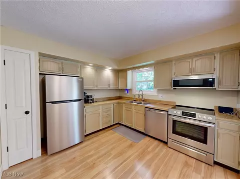 Kitchen - 8600 Forestview Ave, Mentor, OH 44060 photo 3 of 3