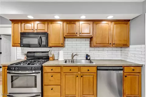 Kitchen - 35 Sandy Ln, Elyria, OH 44035 photo 1 of 3