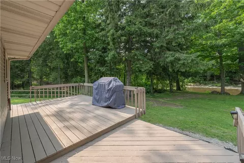 Exterior - 35 Sandy Ln, Elyria, OH 44035 photo 3 of 8