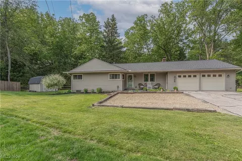Exterior - 35 Sandy Ln, Elyria, OH 44035 photo 2 of 8