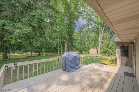 Exterior - 35 Sandy Ln, Elyria, OH 44035 photo 4 of 8
