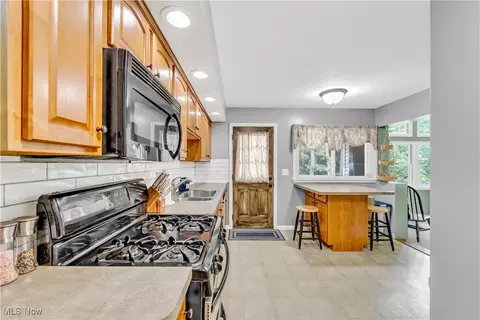 Kitchen - 35 Sandy Ln, Elyria, OH 44035 photo 3 of 3