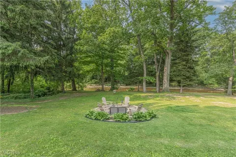 Exterior - 35 Sandy Ln, Elyria, OH 44035 photo 7 of 8