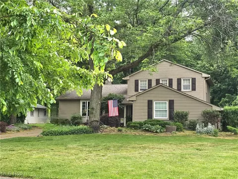 2185 Elmwood Dr, Westlake, OH 44145