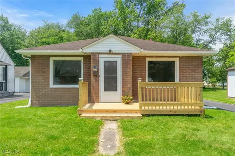 626 Jones St, Hubbard, OH 44425