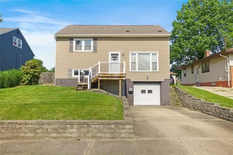 474 Hillman Rd, Akron, OH 44312