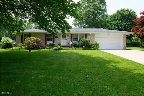 1214 Highwood Dr, New Franklin, OH 44216