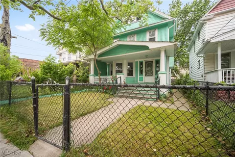 2150 W 98th St, Cleveland, OH 44102