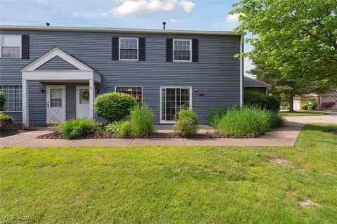 25 Firebush Ln, Northfield, OH 44067